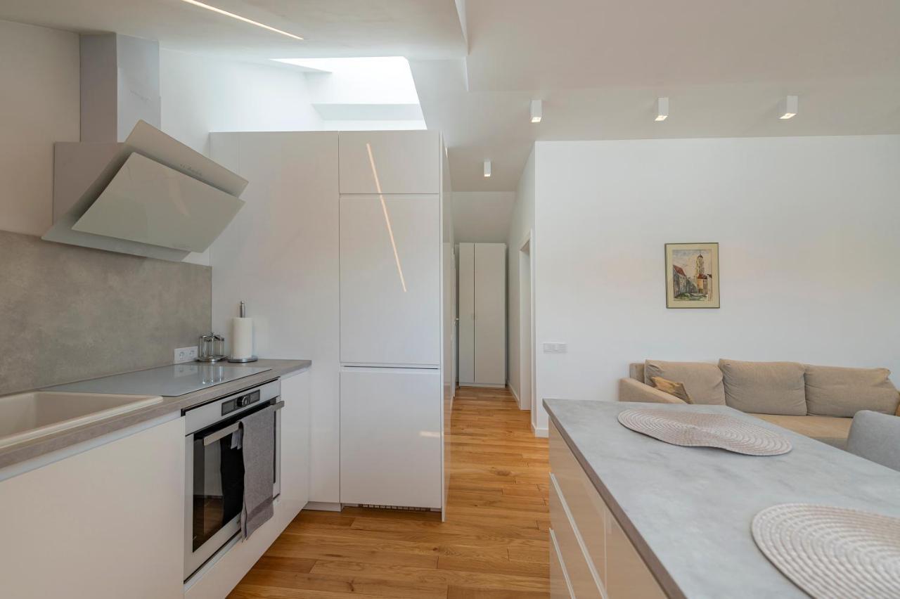 White 1 Bd Old Town Apartment By Hostlovers Κάουνας Εξωτερικό φωτογραφία
